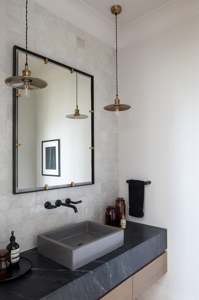 Acqua Mudroom Bath
