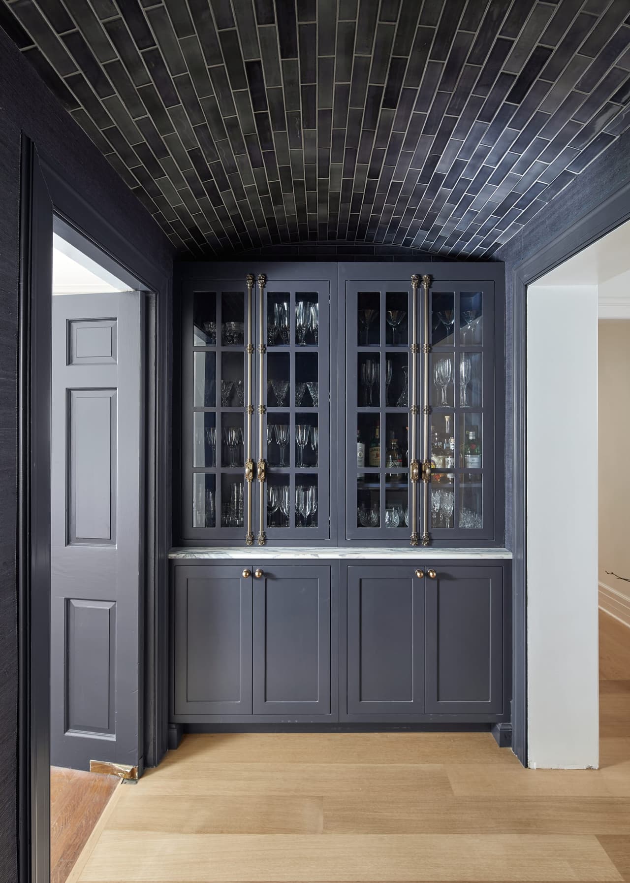 Navy bar and butlers pantry with arched ceiling